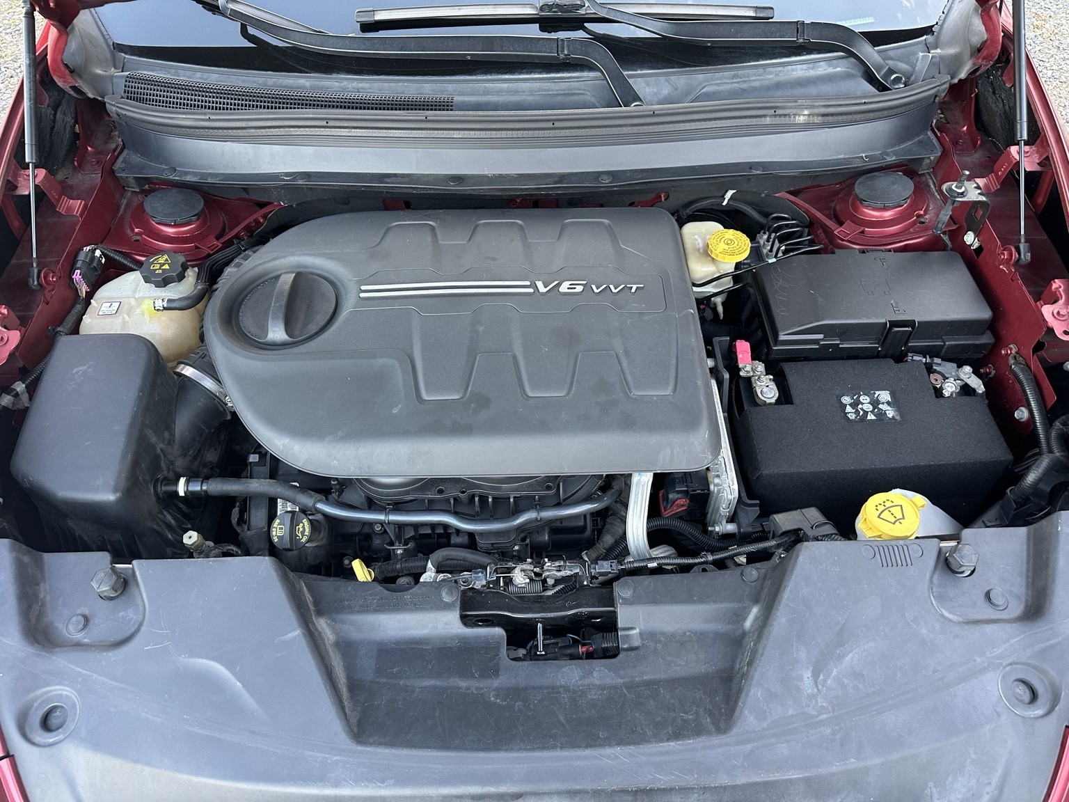 Red 2015 Jeep Cherokee Trailhawk additional view 14