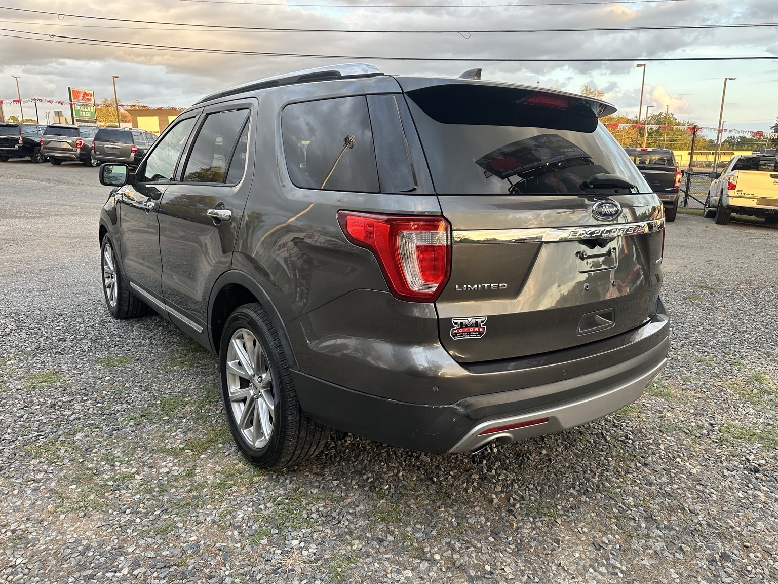 Gray 2016 Ford Explorer Limited front exterior view