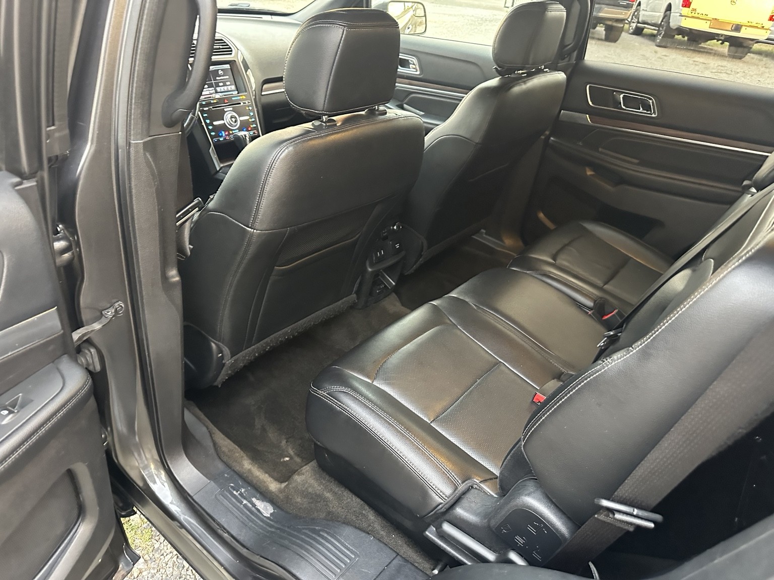 Gray 2016 Ford Explorer Limited dashboard and controls