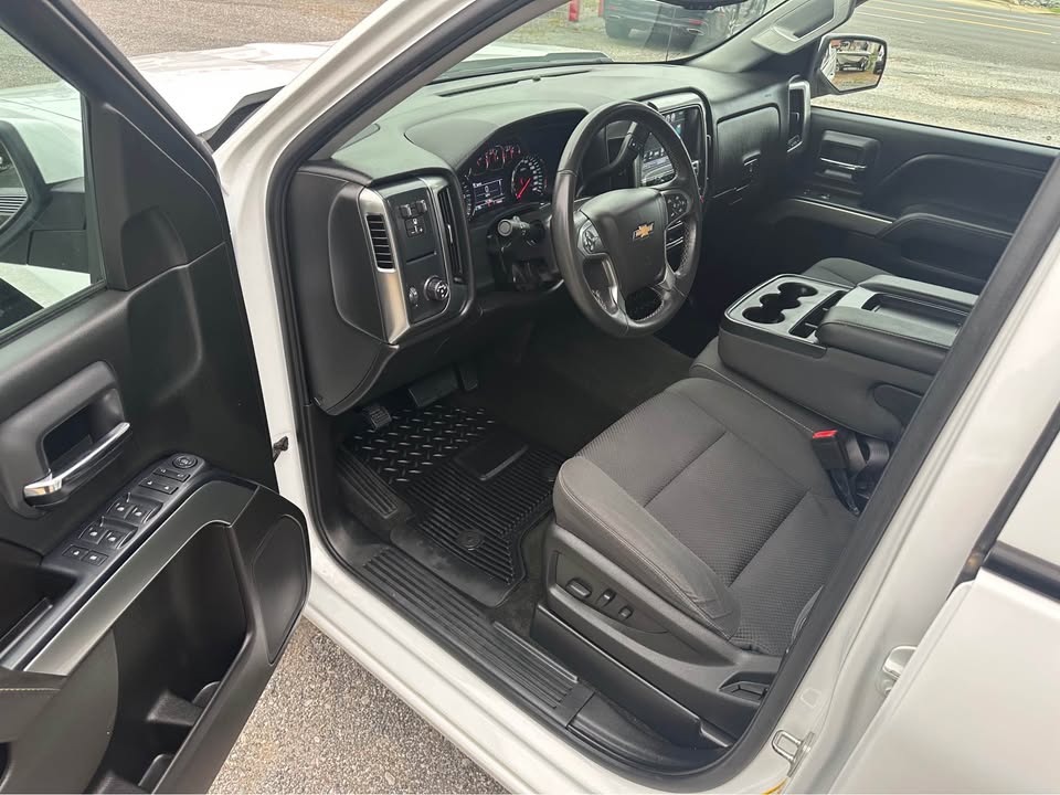 2017 Chevrolet Silverado 1500 LT photo 5
