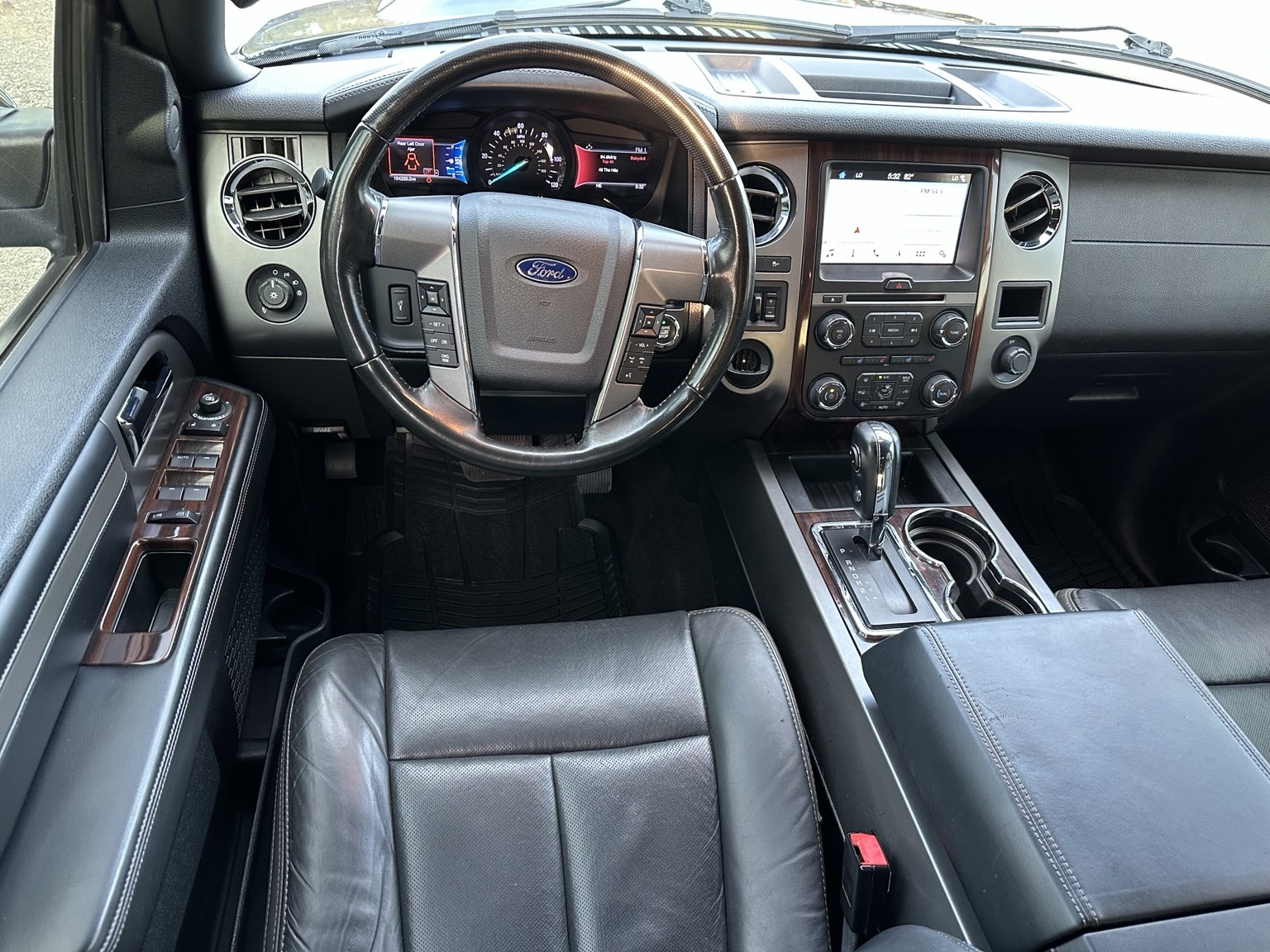 Brown 2017 Ford Expedition Platinum wheel and tire