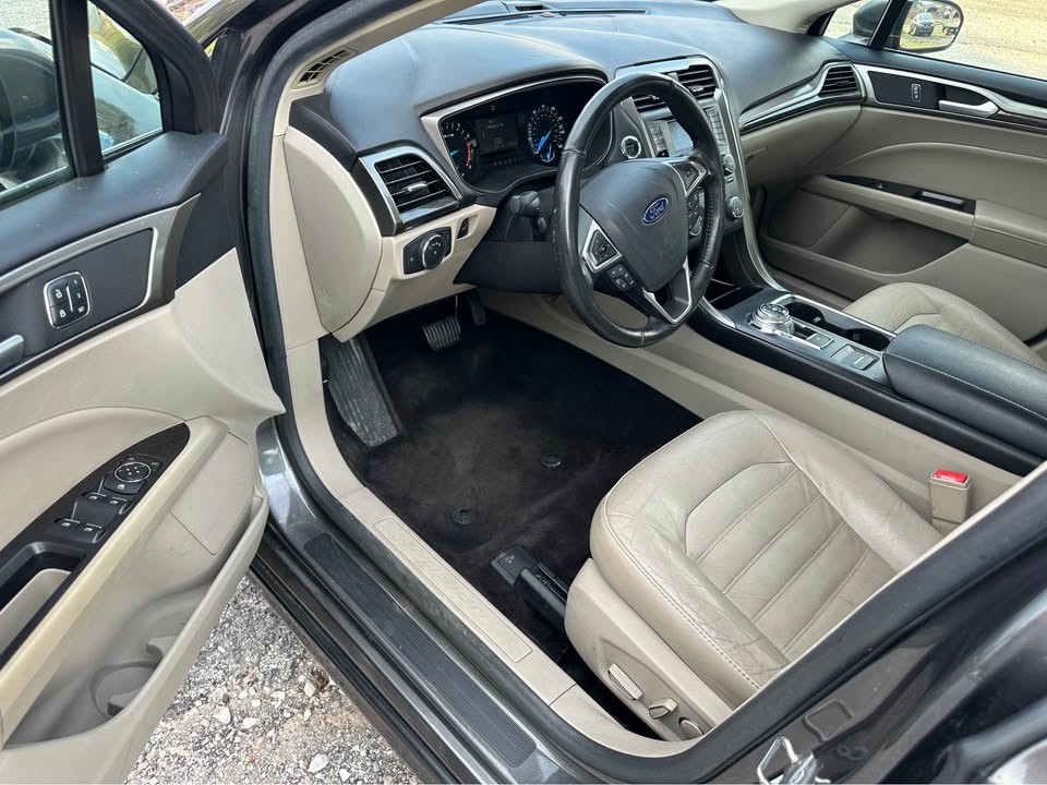 2017 Ford Fusion SE photo 5