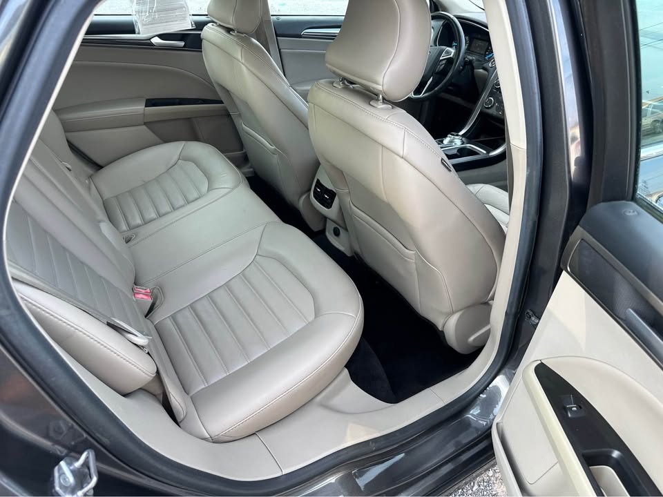 2017 Ford Fusion SE photo 9