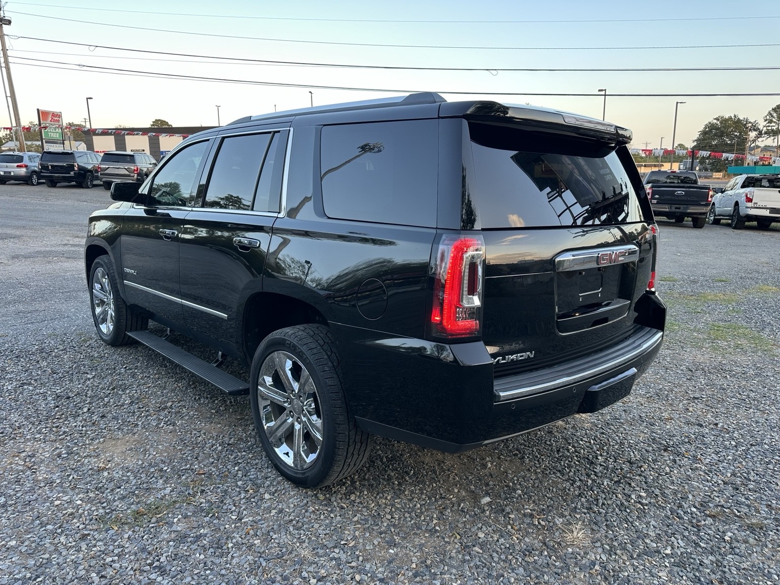 Black 2017 GMC Yukon Denali front exterior view