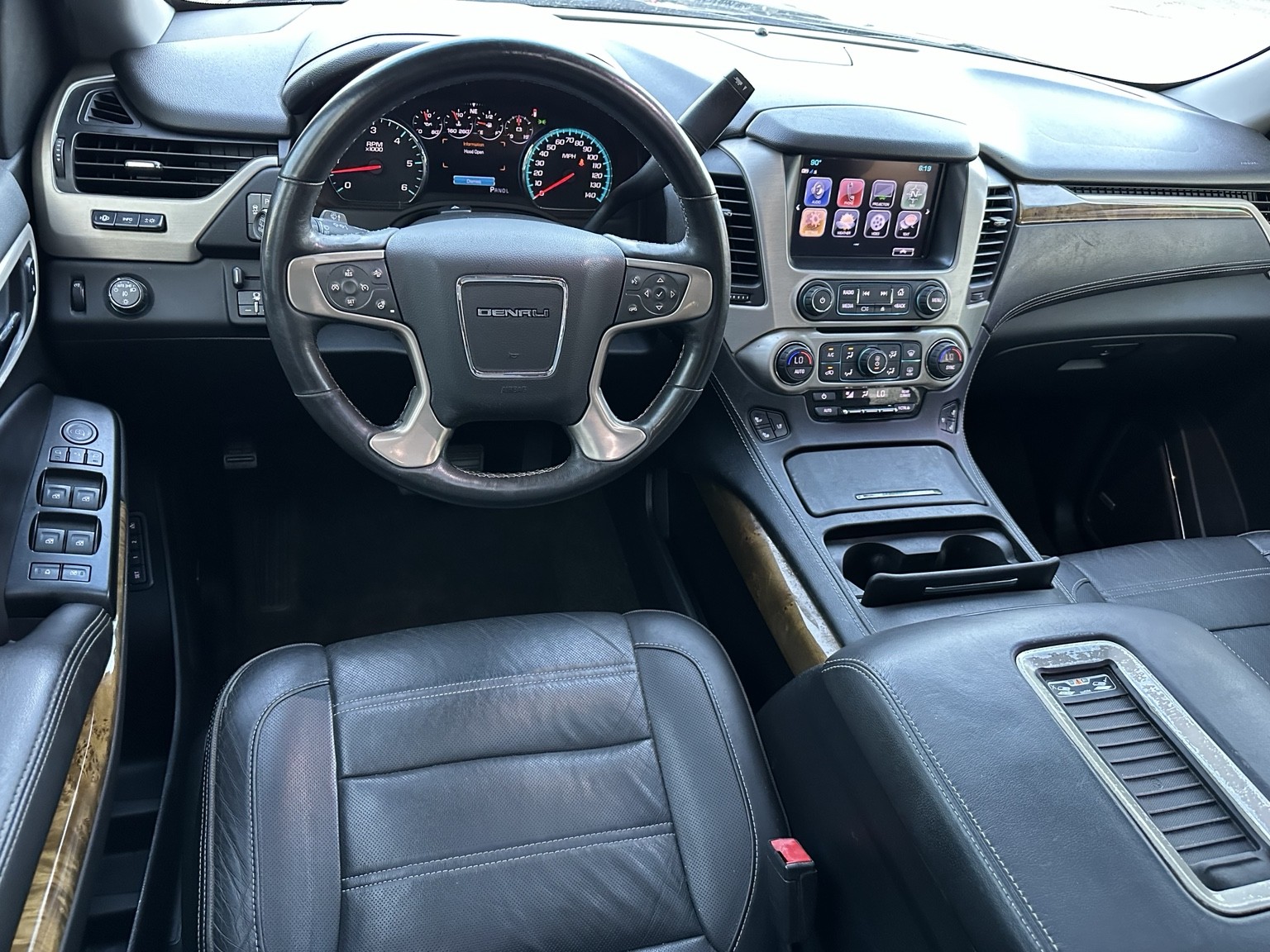 Black 2017 GMC Yukon Denali wheel and tire