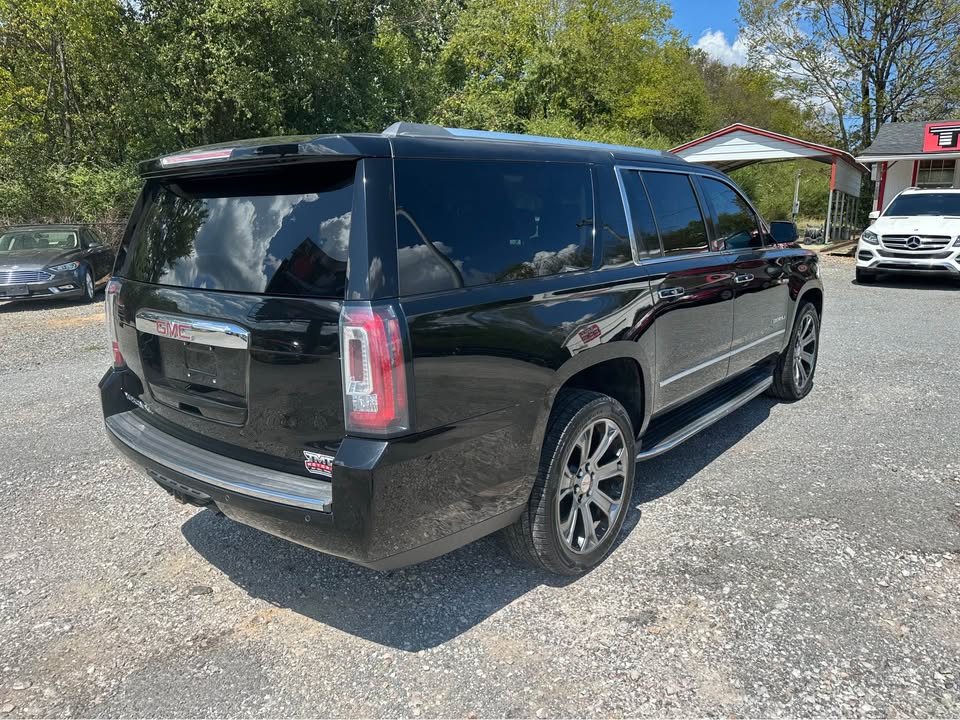 2017 GMC Yukon XL Denali photo 3