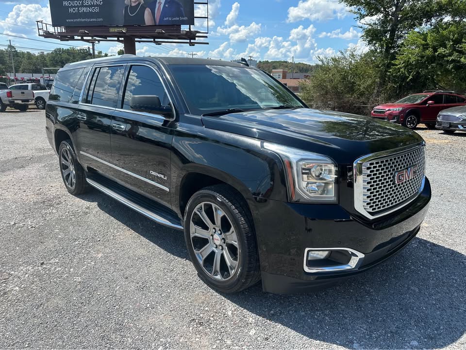 2017 GMC Yukon XL Denali photo 4