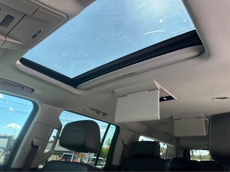 2017 GMC Yukon XL Denali photo 12