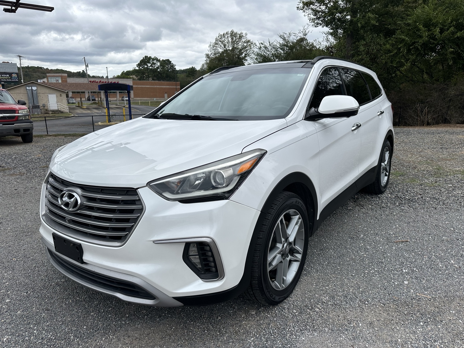 White 2017 Hyundai Santa Fe SE Ultimate