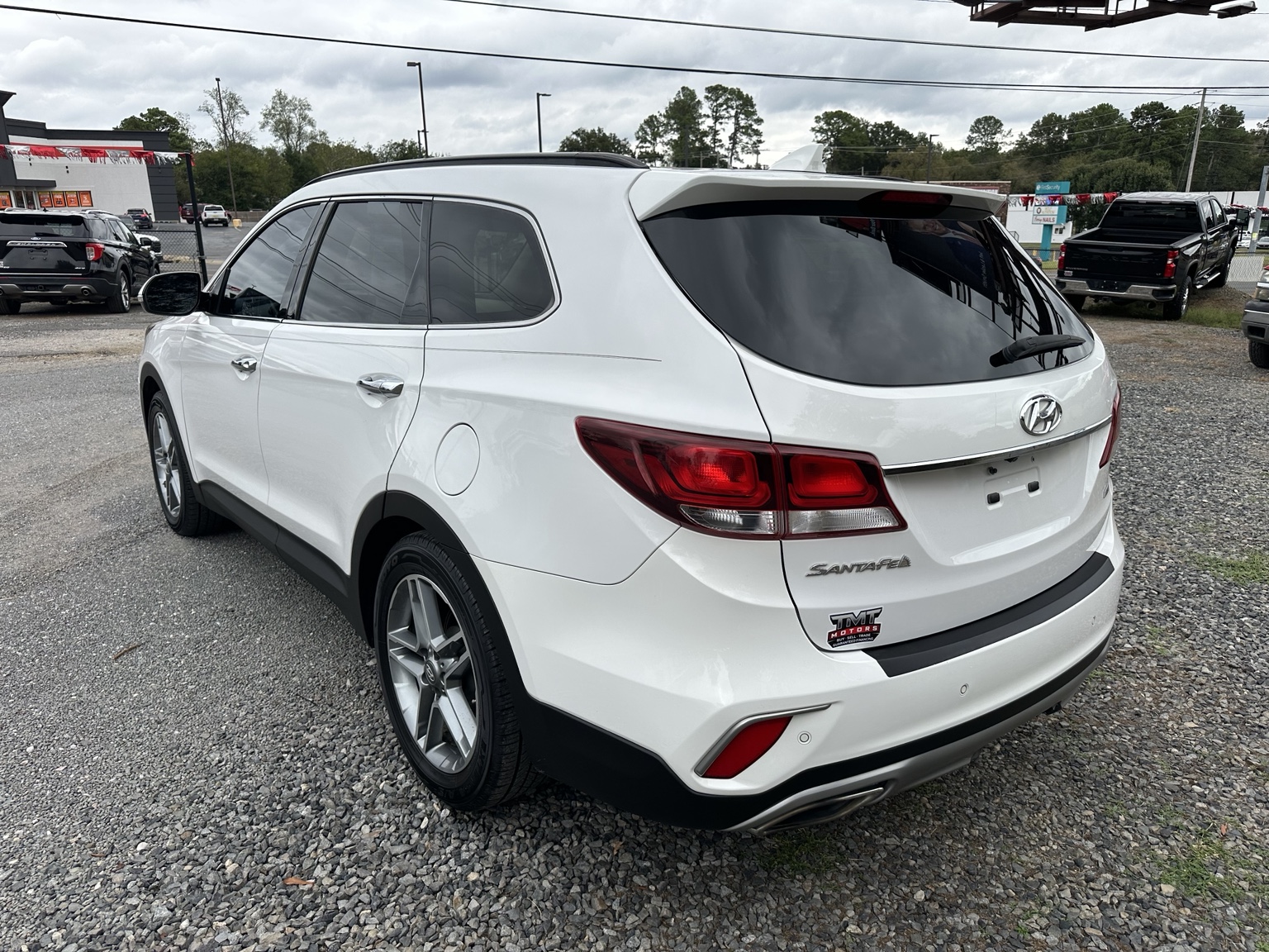 White 2017 Hyundai Santa Fe SE Ultimate front exterior view