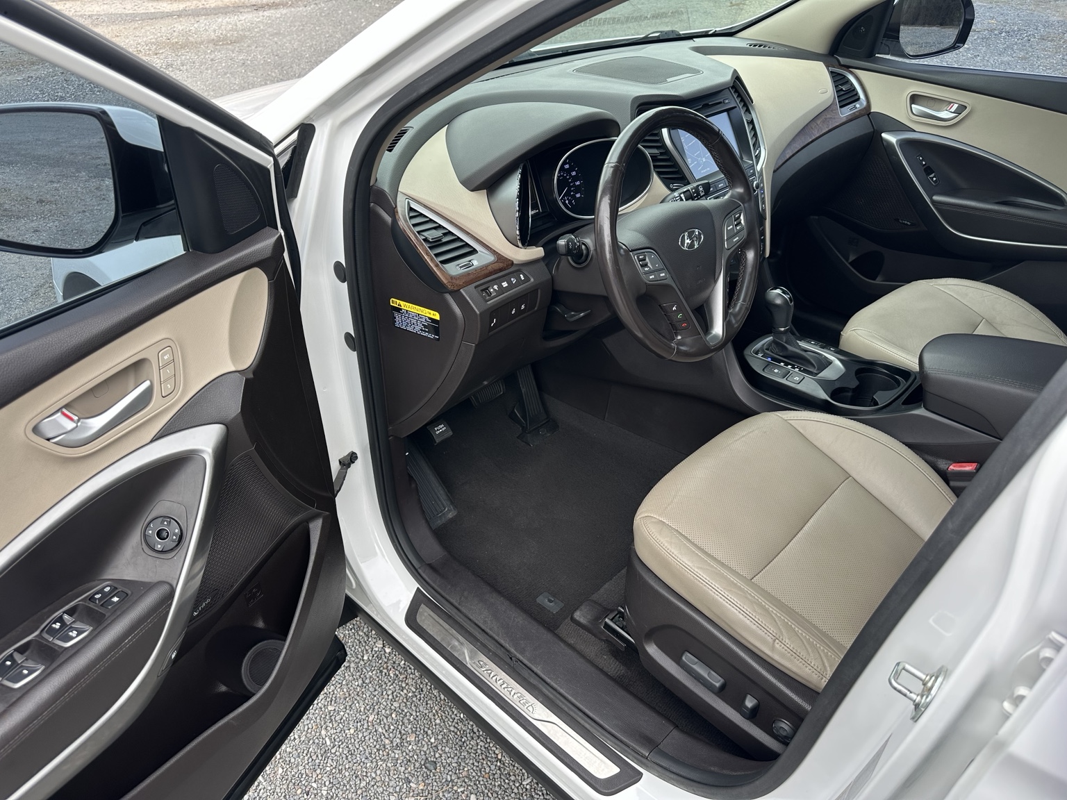 White 2017 Hyundai Santa Fe SE Ultimate interior view