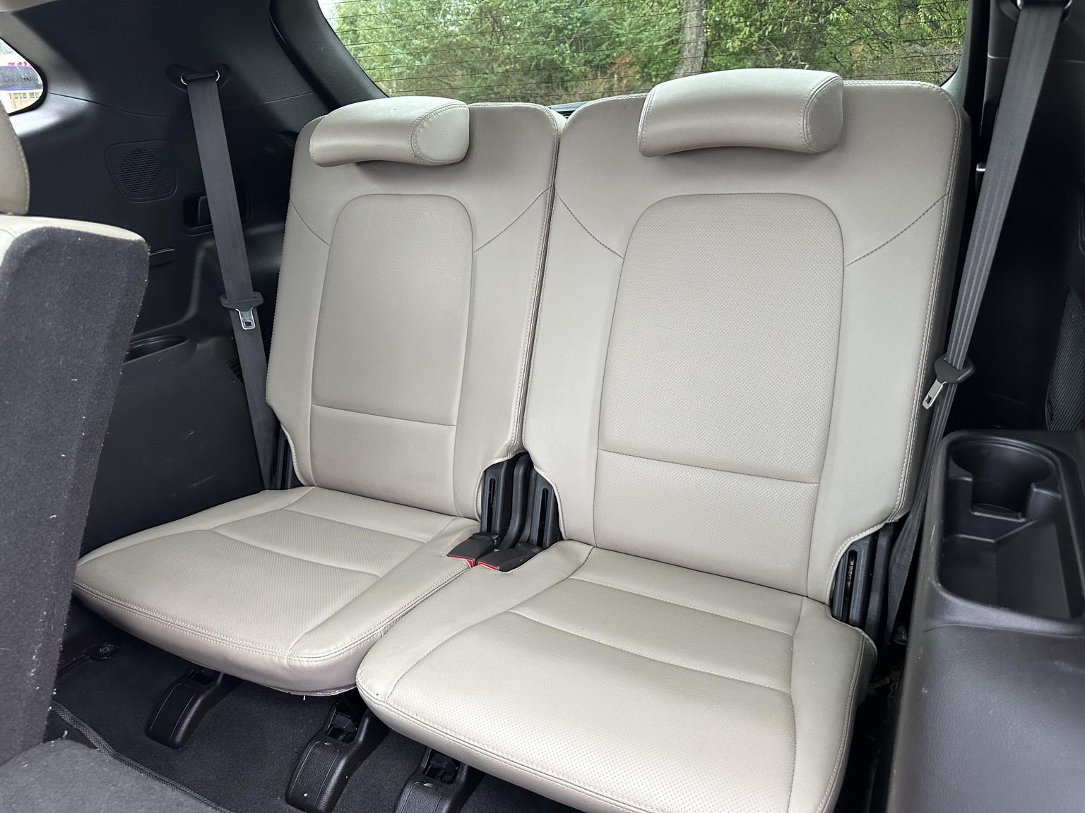 White 2017 Hyundai Santa Fe SE Ultimate front seating