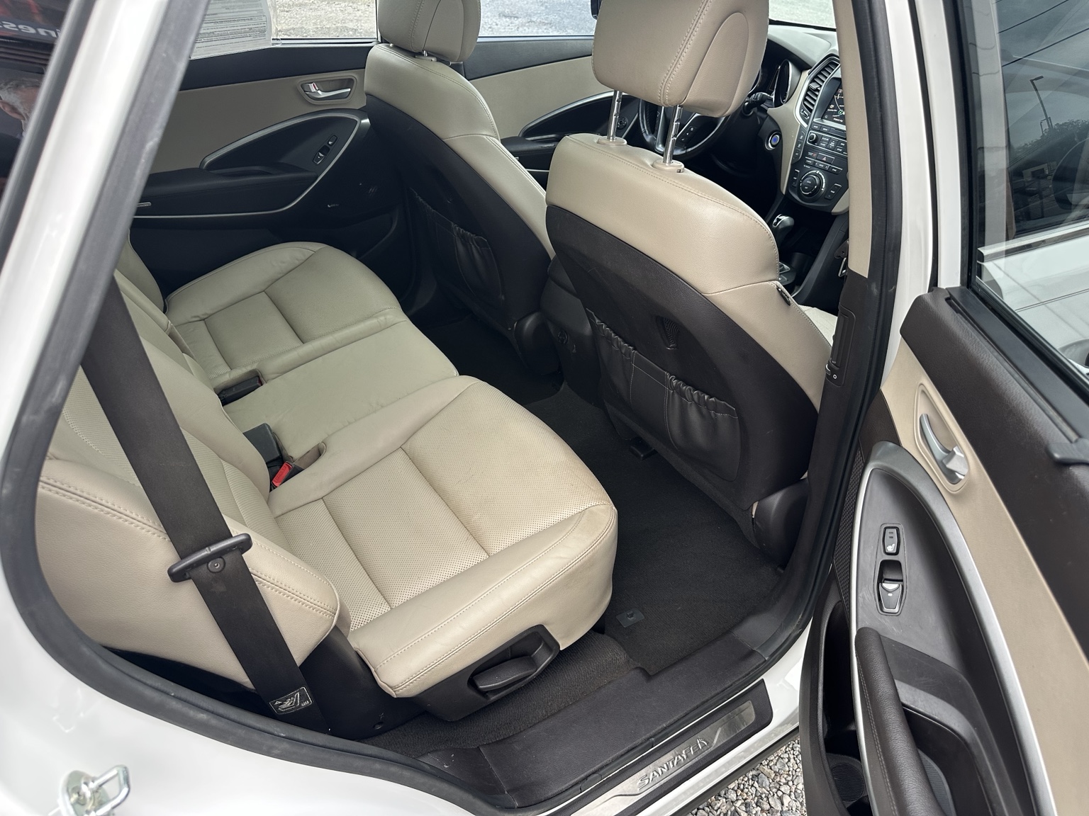 White 2017 Hyundai Santa Fe SE Ultimate cargo area