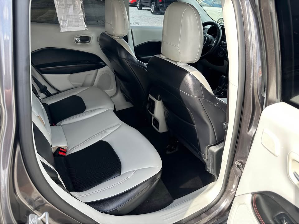 2017 Jeep Compass Limited photo 8