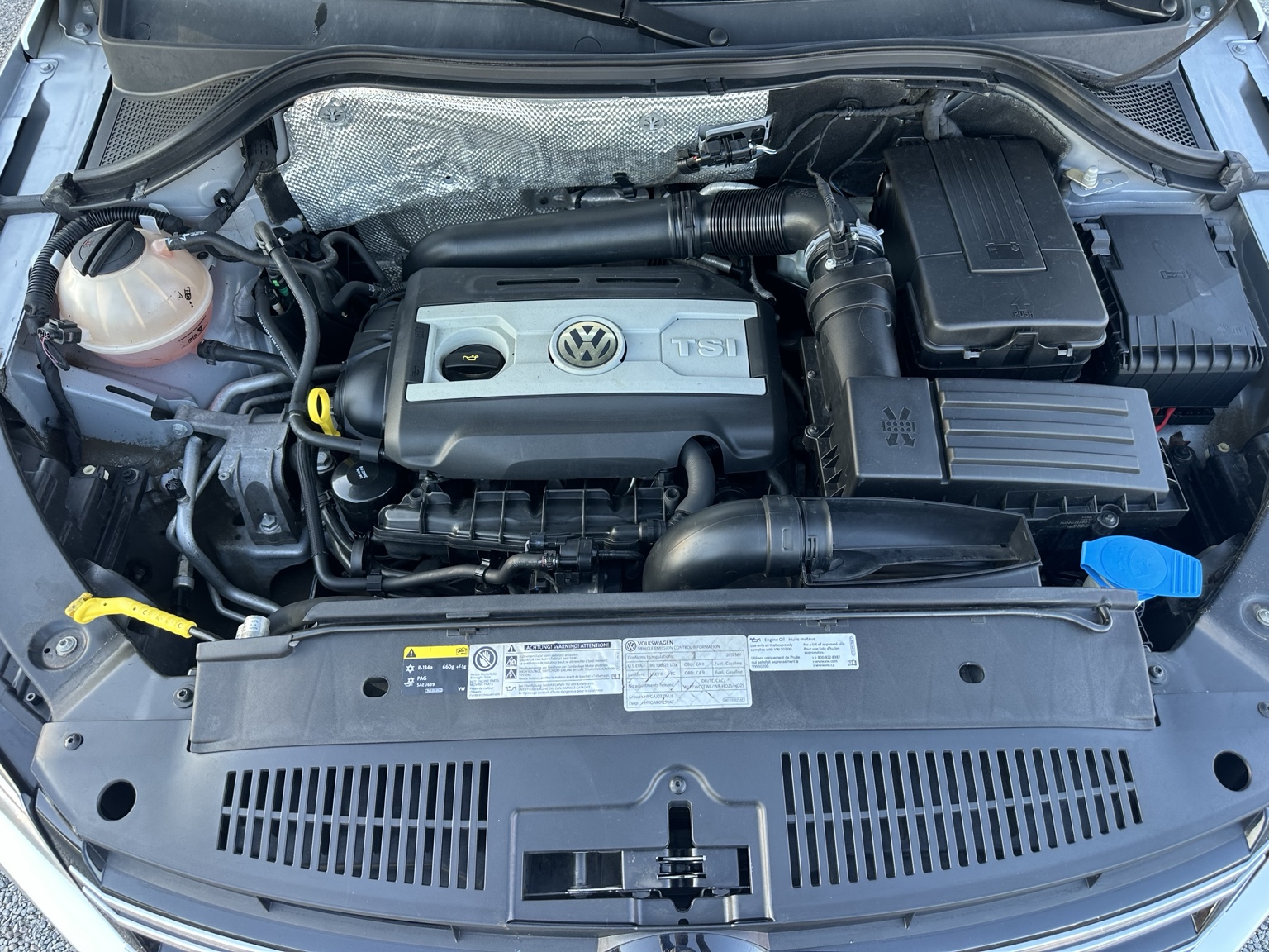 Silver 2017 Volkswagen Tiguan Wolfsburg additional vehicle view