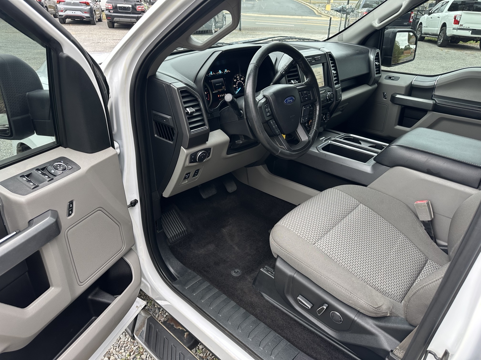 White 2018 Ford F-150 XLT Crew Cab interior view