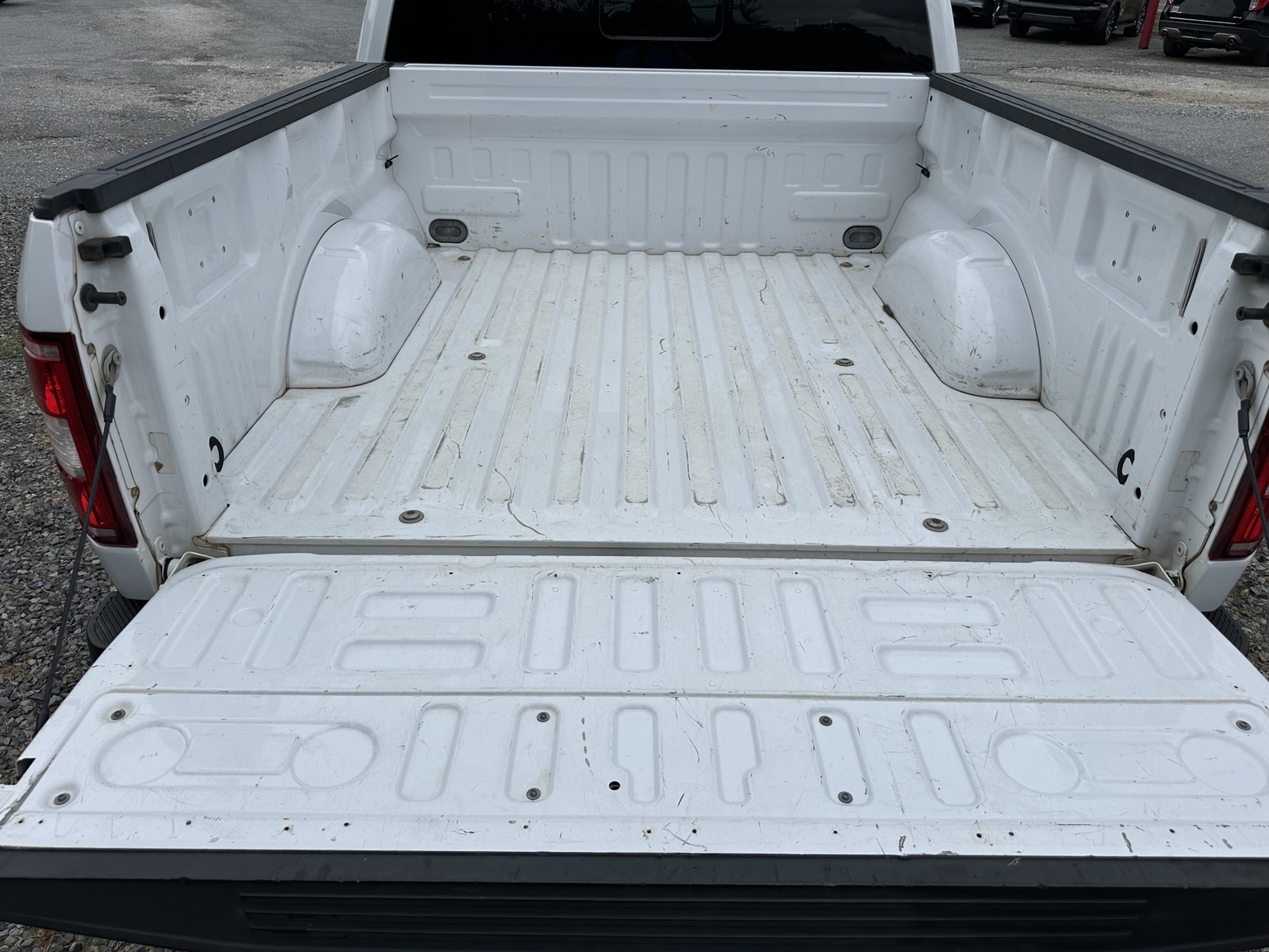 White 2018 Ford F-150 XLT Crew Cab wheel and tire