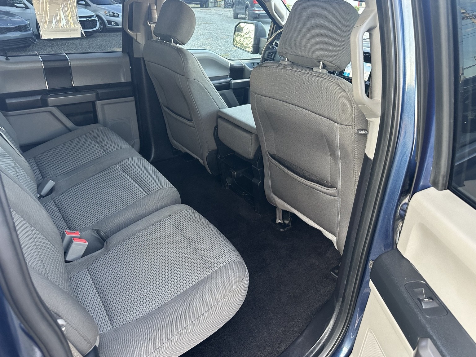 Blue 2018 Ford F-150 Crew Cab XLT front seating