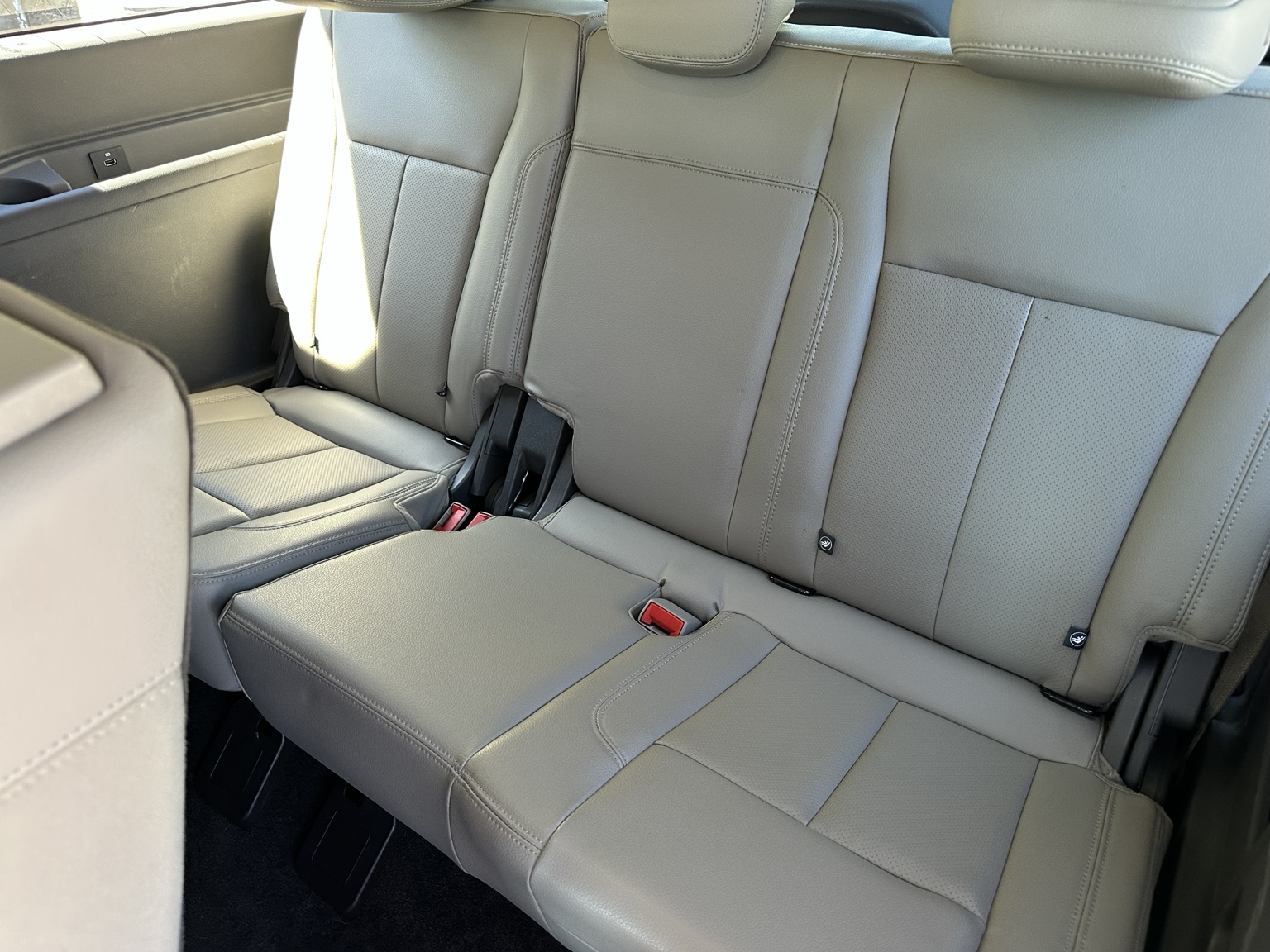 Brown 2019 Ford Expedition XLT front seating