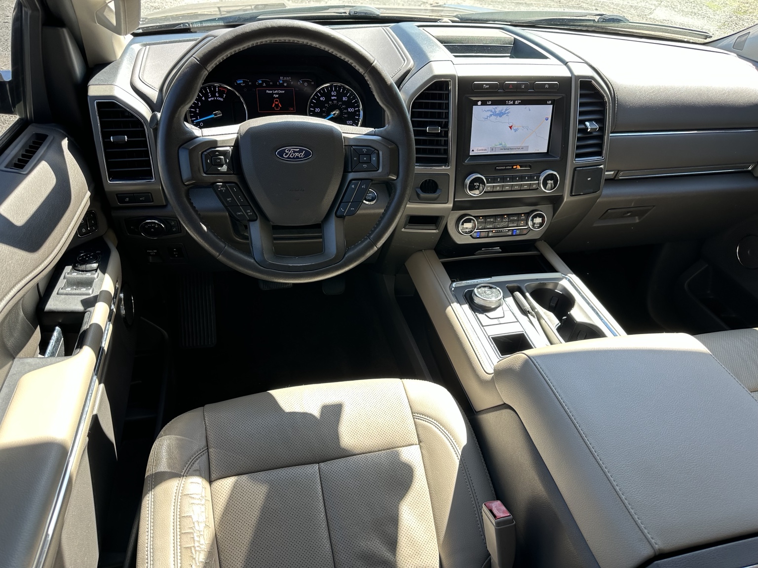 Brown 2019 Ford Expedition XLT wheel and tire