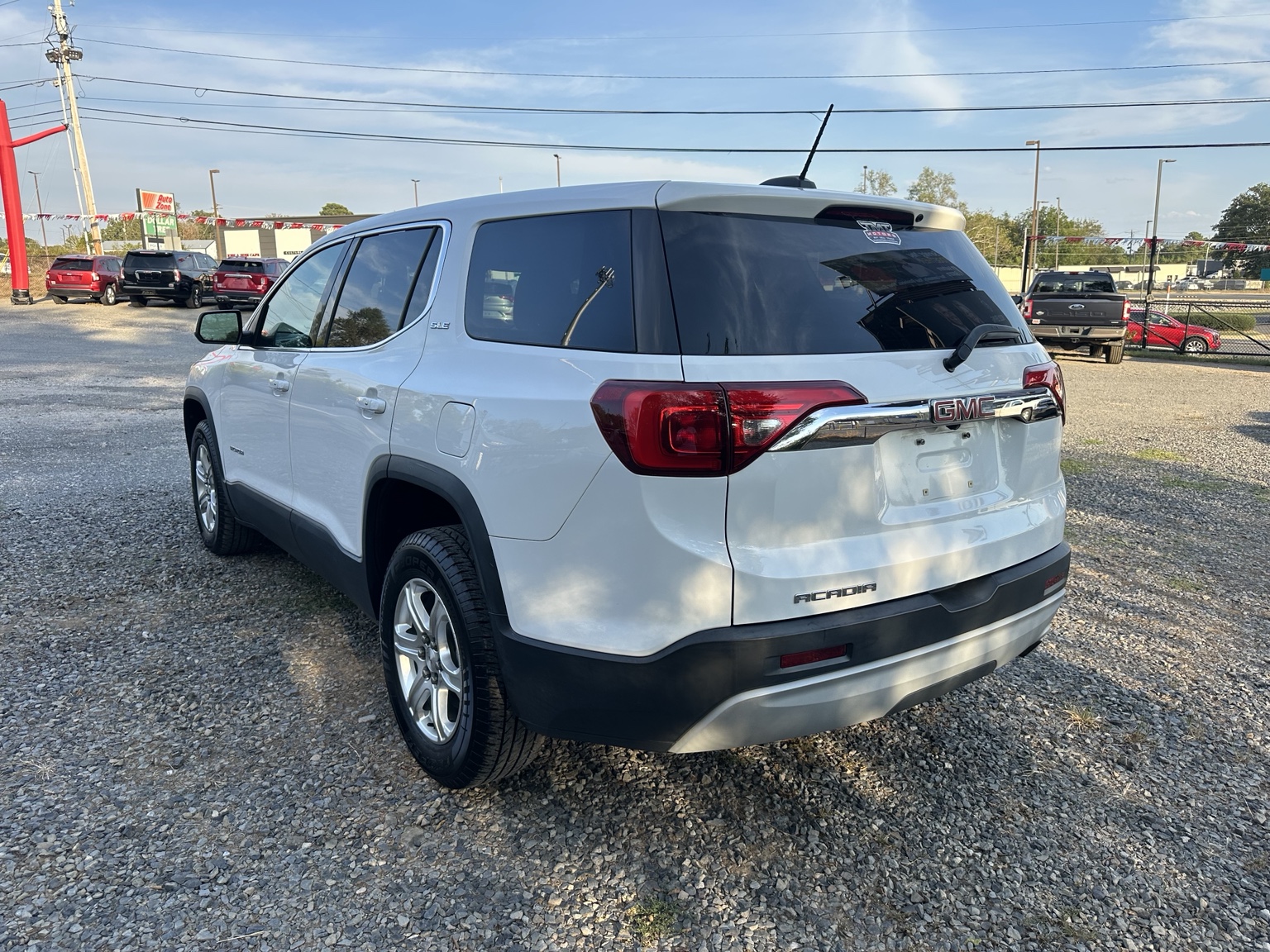 White 2019 GMC Acadia SLE front exterior view