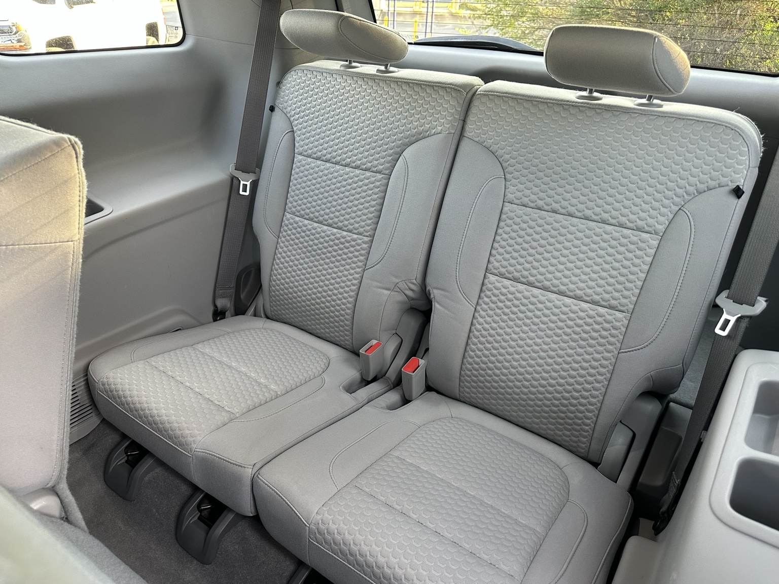 White 2019 GMC Acadia SLE front seating