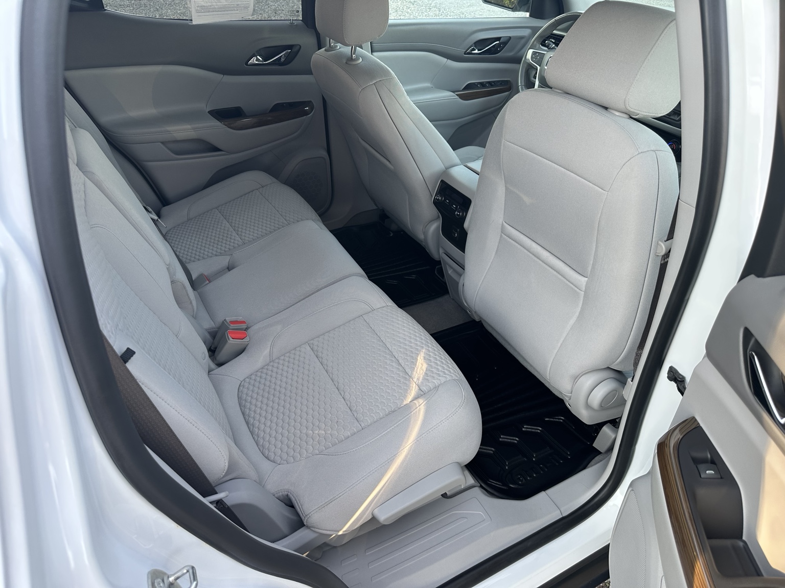 White 2019 GMC Acadia SLE cargo area