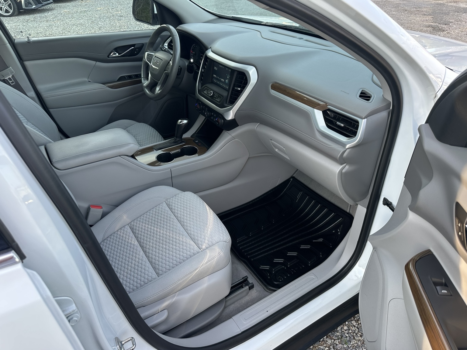 White 2019 GMC Acadia SLE engine compartment