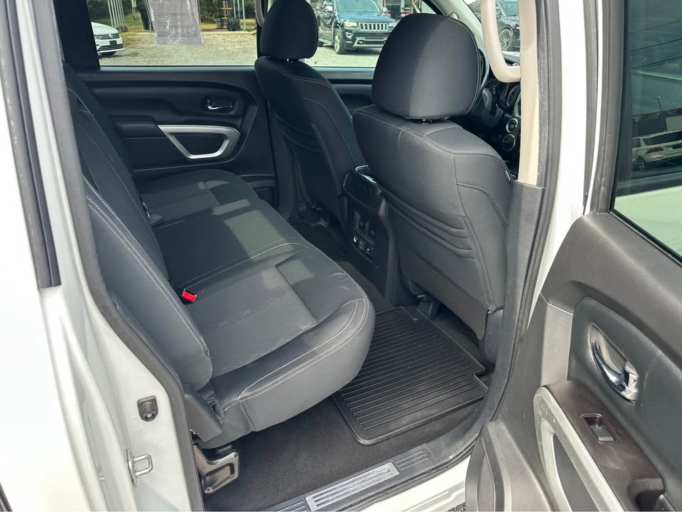 2019 Nissan Titan Crew Cab SV photo 7