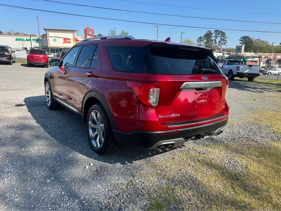 2020 Ford Explorer Platinum photo 2