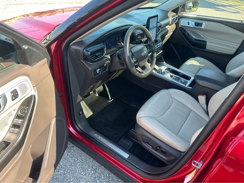 2020 Ford Explorer Platinum photo 5