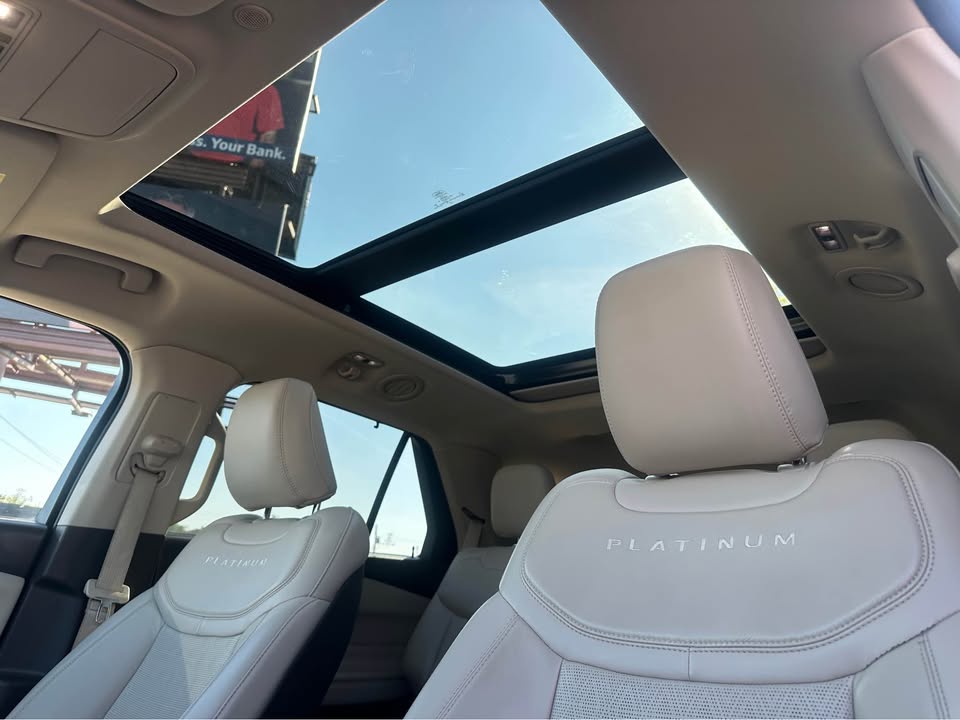 2020 Ford Explorer Platinum photo 12