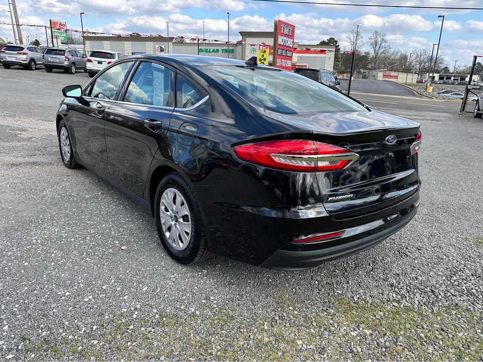 2020 Ford Fusion S photo 2