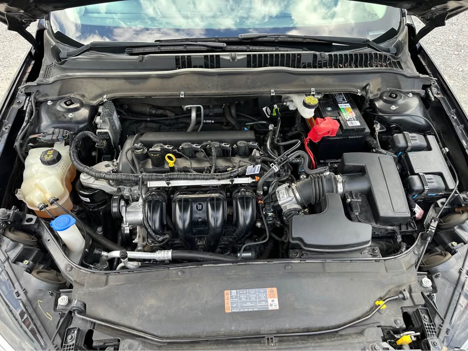 2020 Ford Fusion S photo 12