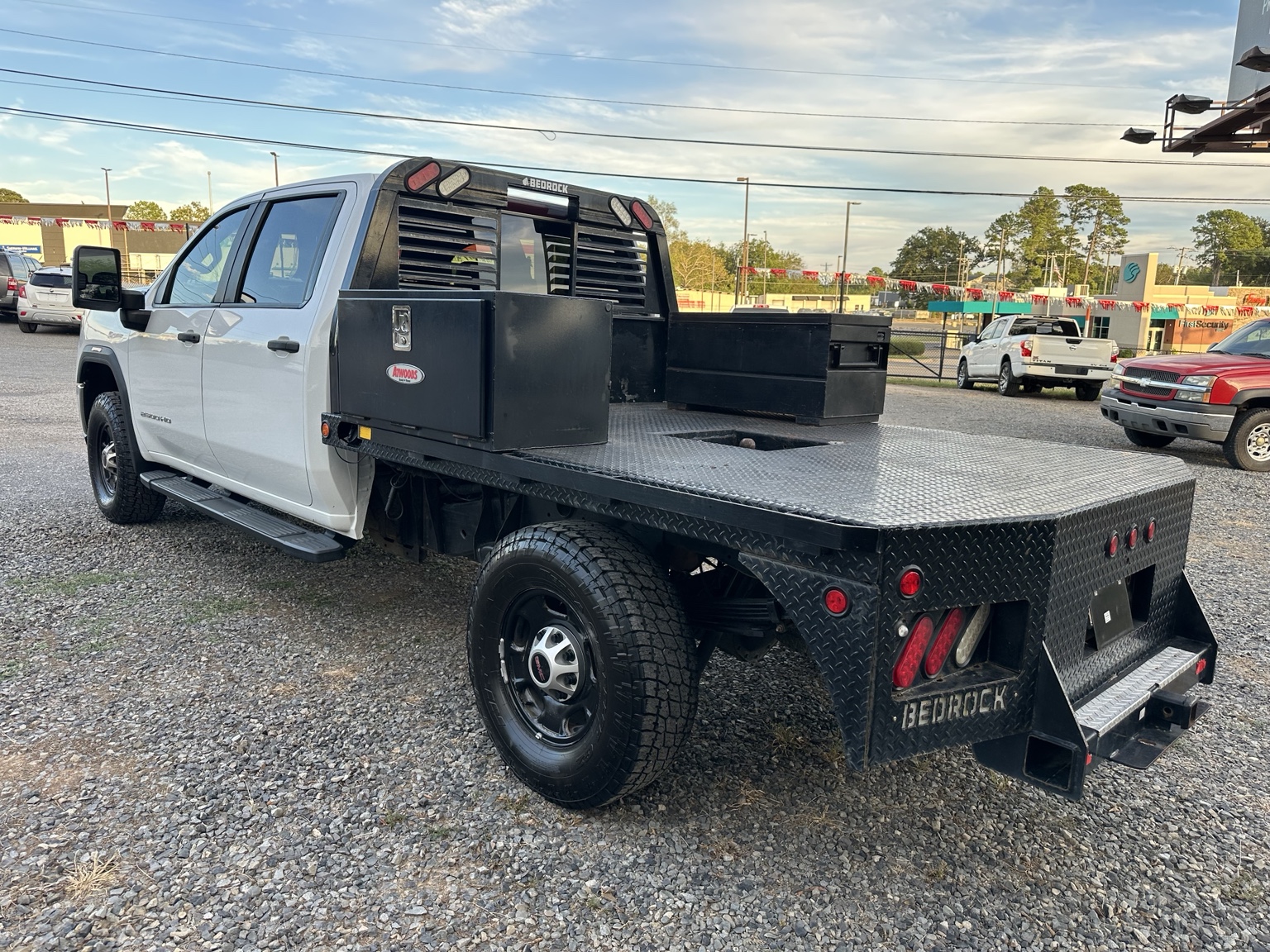 White 2020 GMC Sierra 2500HD W/T Flatbed front exterior view