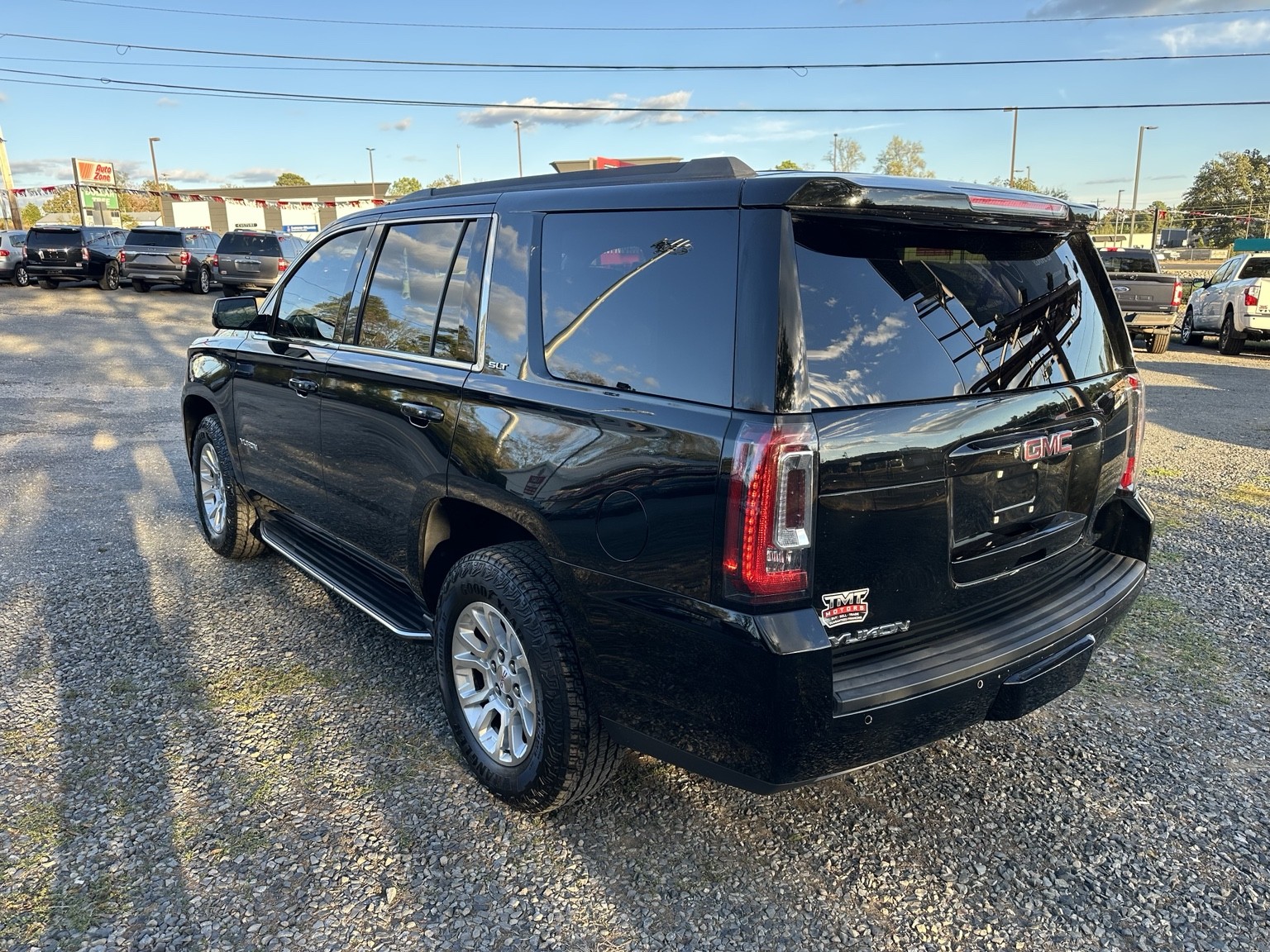 Black 2020 GMC Yukon SLT front exterior view