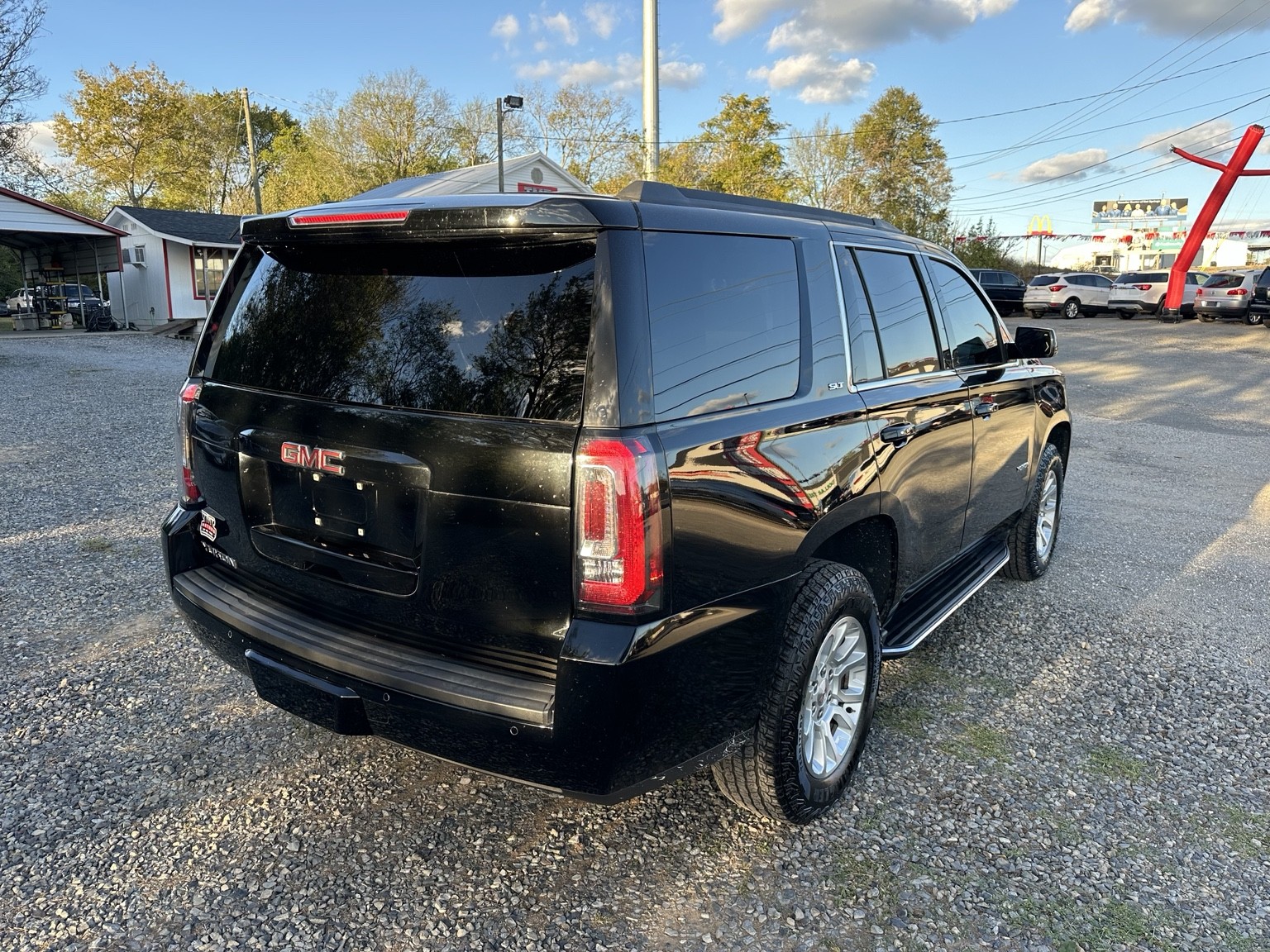 Black 2020 GMC Yukon SLT side exterior view