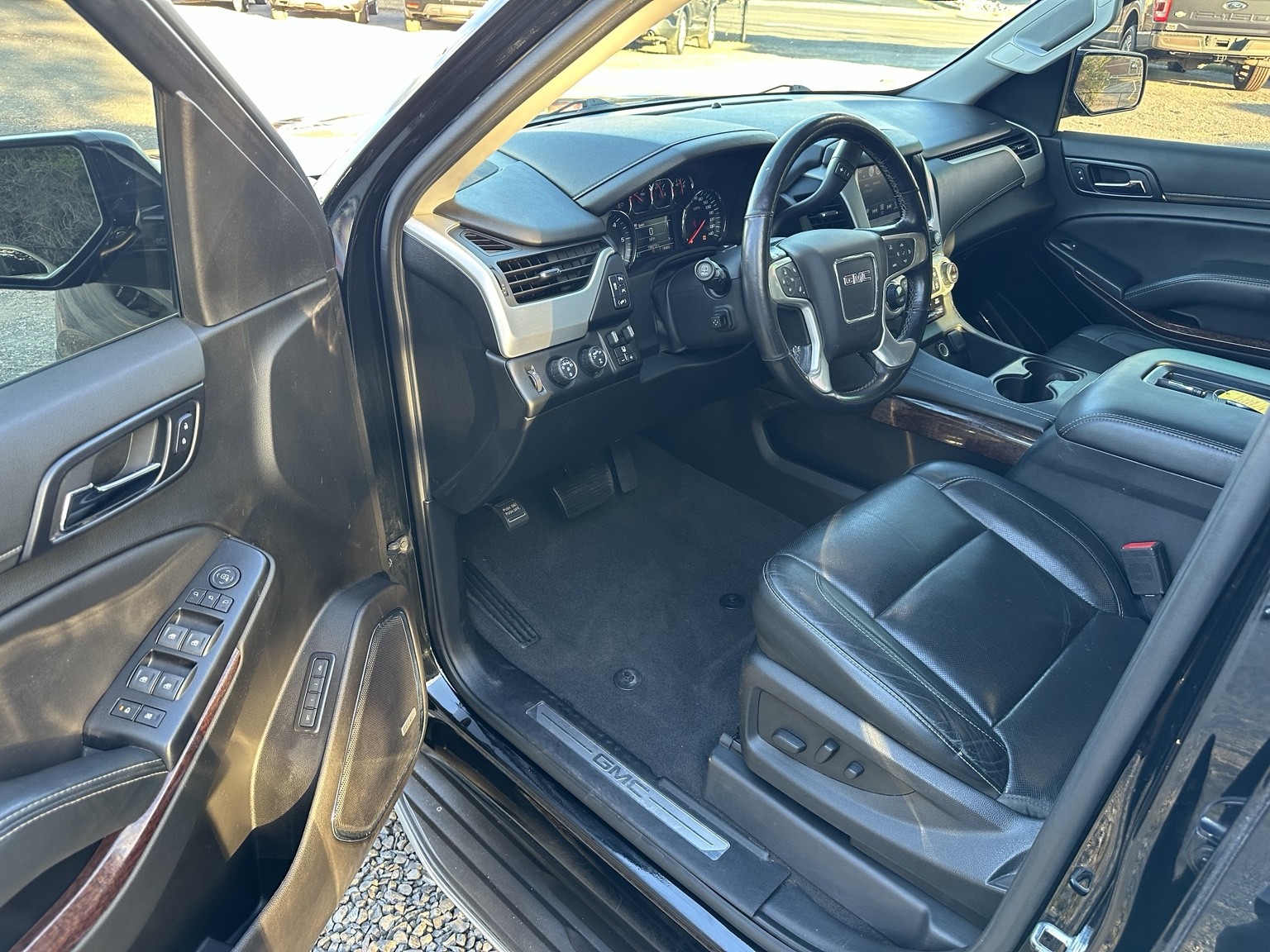 Black 2020 GMC Yukon SLT interior view