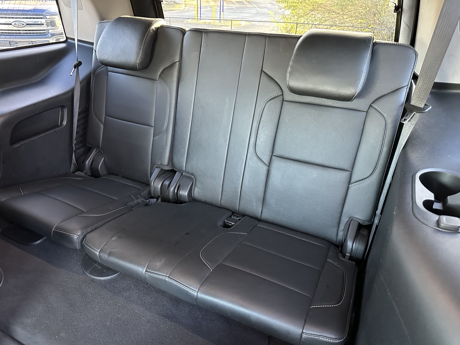 Black 2020 GMC Yukon SLT front seating