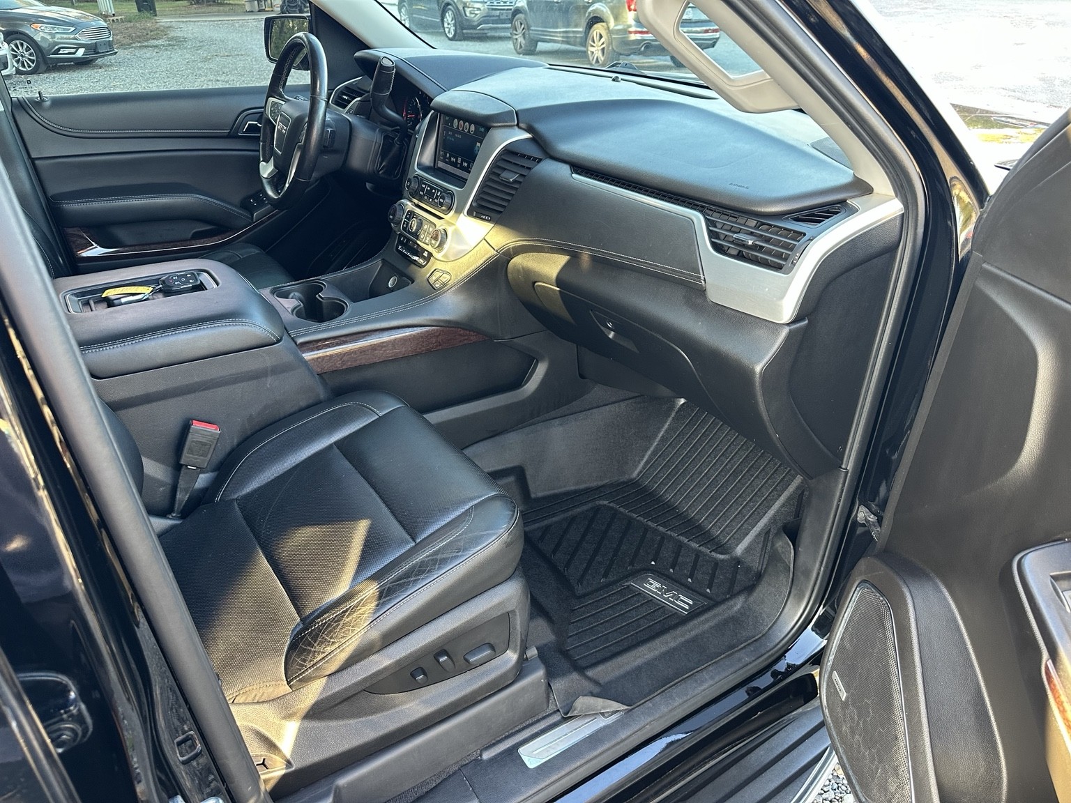 Black 2020 GMC Yukon SLT engine compartment