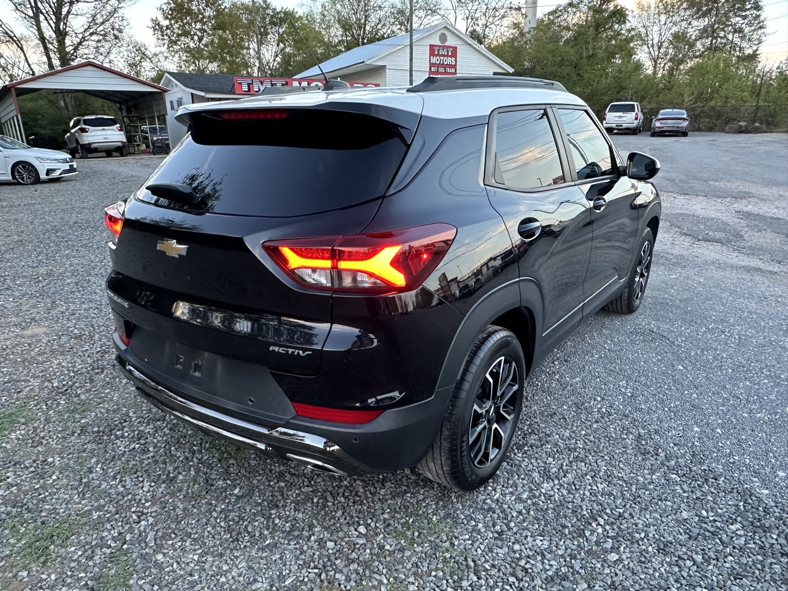 Black with contrasting roof 2021 Chevrolet Trailblazer ACTIV side exterior view