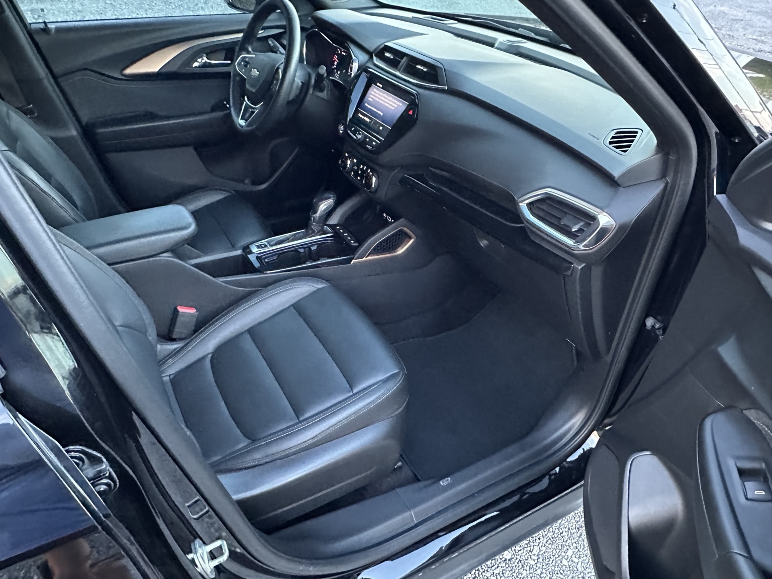 Black with contrasting roof 2021 Chevrolet Trailblazer ACTIV engine compartment