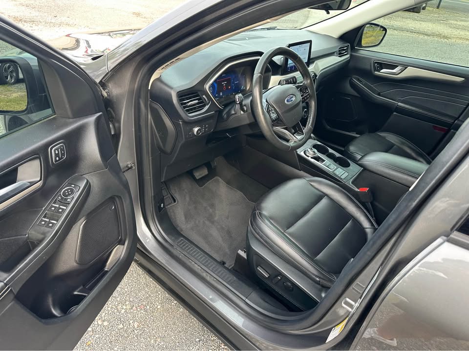 2021 Ford Escape SEL photo 5