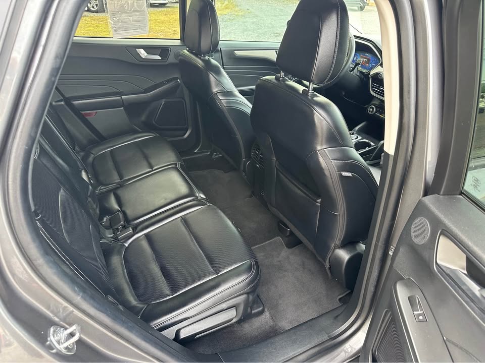 2021 Ford Escape SEL photo 8