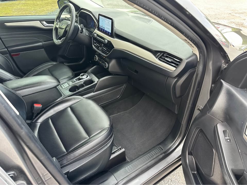 2021 Ford Escape SEL photo 9